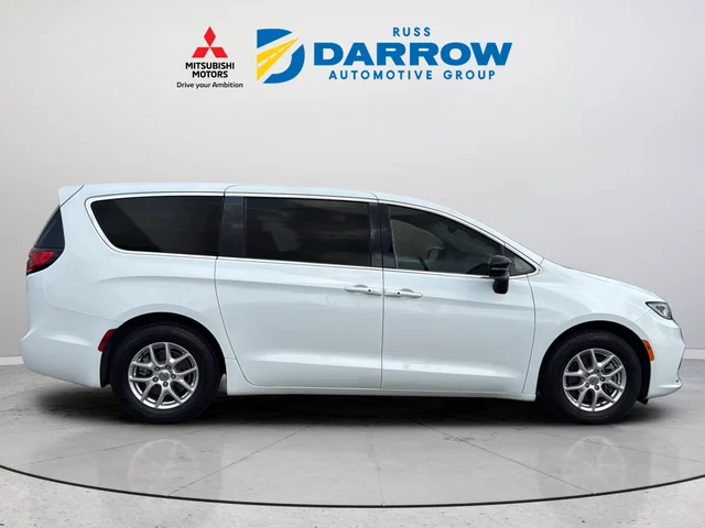 Used 2024 White Chrysler Touring L image 6