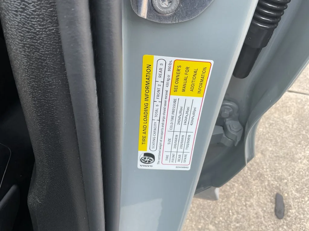 New 2027 Gray Volvo B5 Core image 32