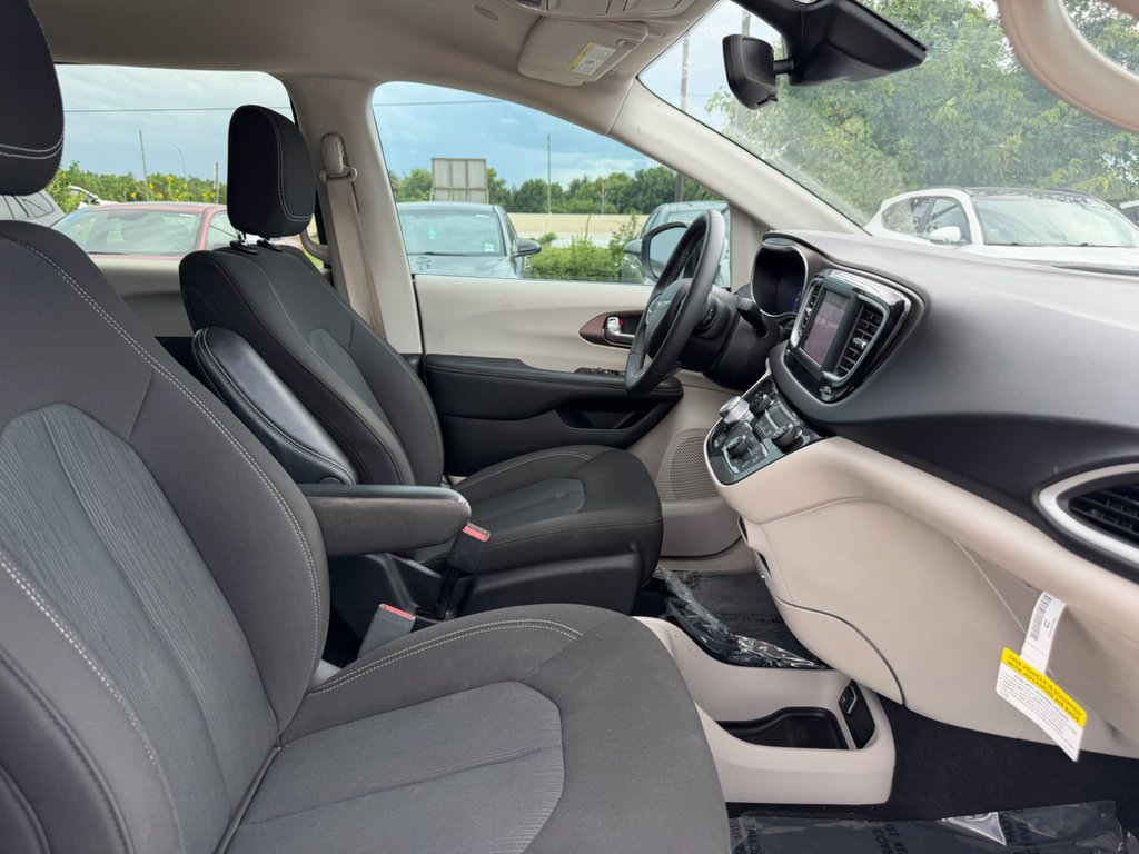 Used 2023 Bright White Clearcoat Chrysler LX image 12
