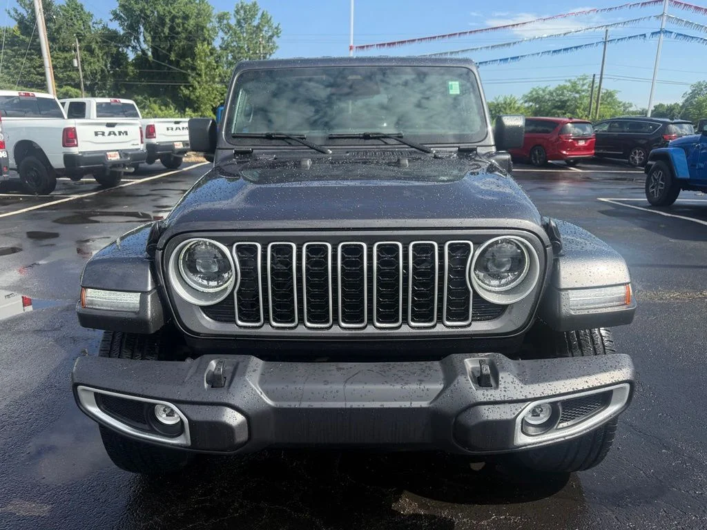 Used 2025 Gray Jeep Sahara 4xe image 9