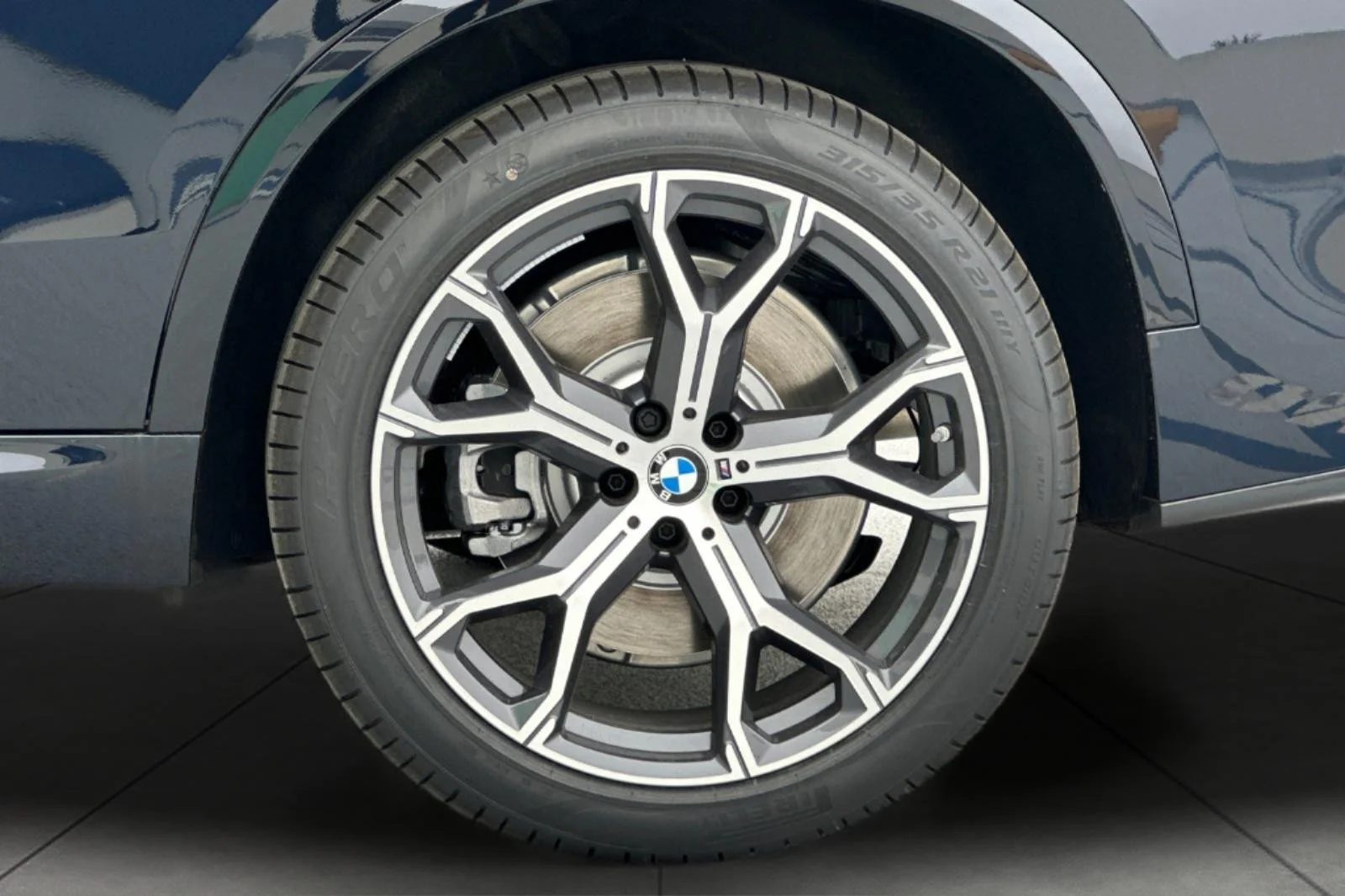 New 2026 Carbon Black Metallic BMW xDrive50e image 26