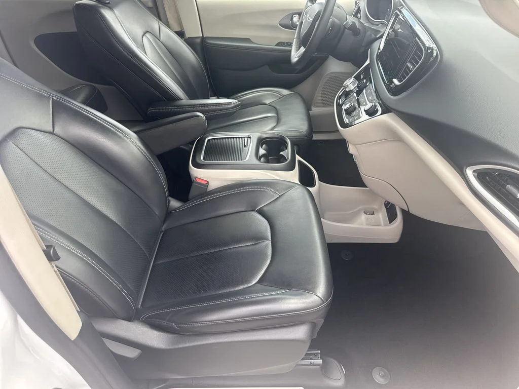 2023 Chrysler Pacifica Touring L - Photo 13