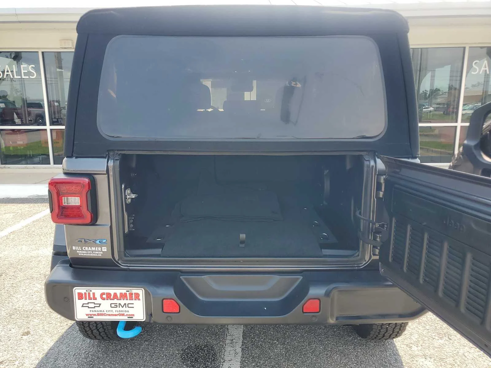 Used 2023 Gray Jeep Rubicon image 6