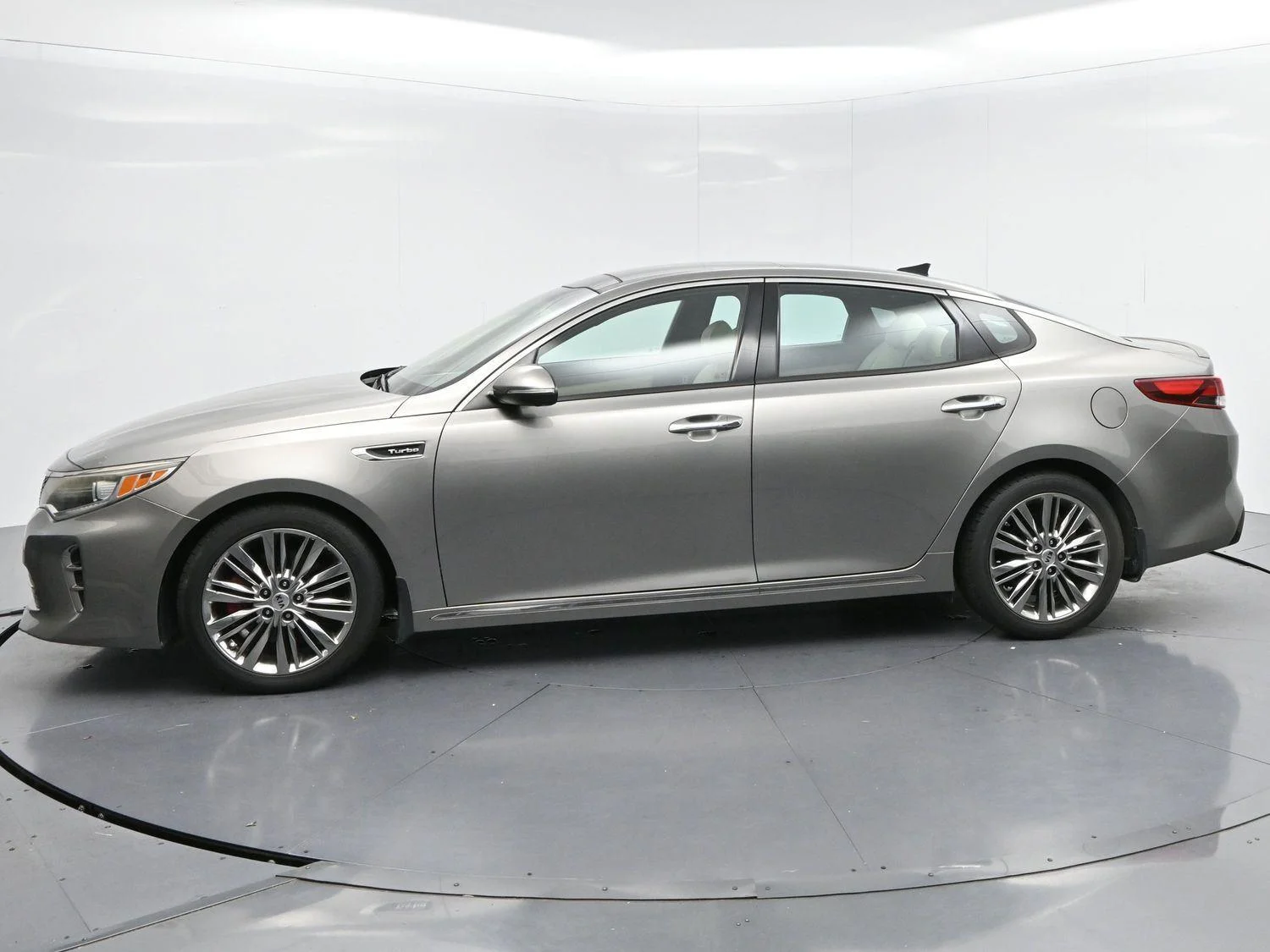 Used 2016 Titanium Silver Kia SXL Turbo image 4