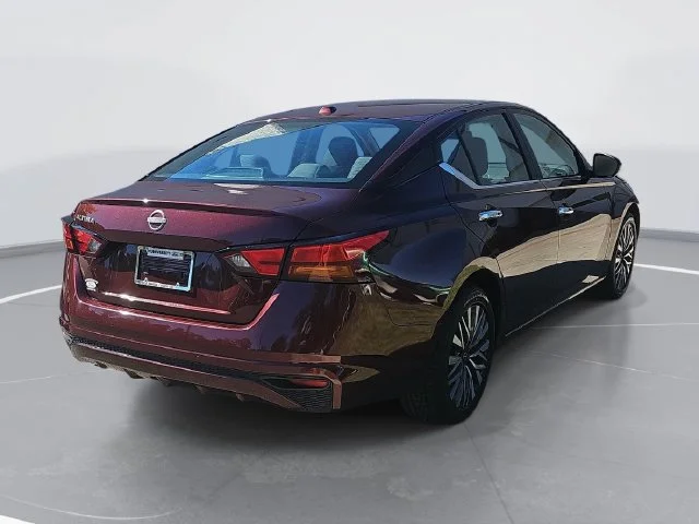 Used 2025 Red Nissan 2.5 SV image 3