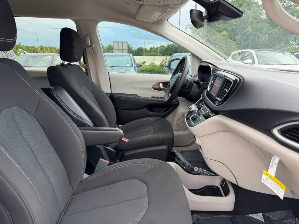 Used 2023 Bright White Clearcoat Chrysler LX image 12