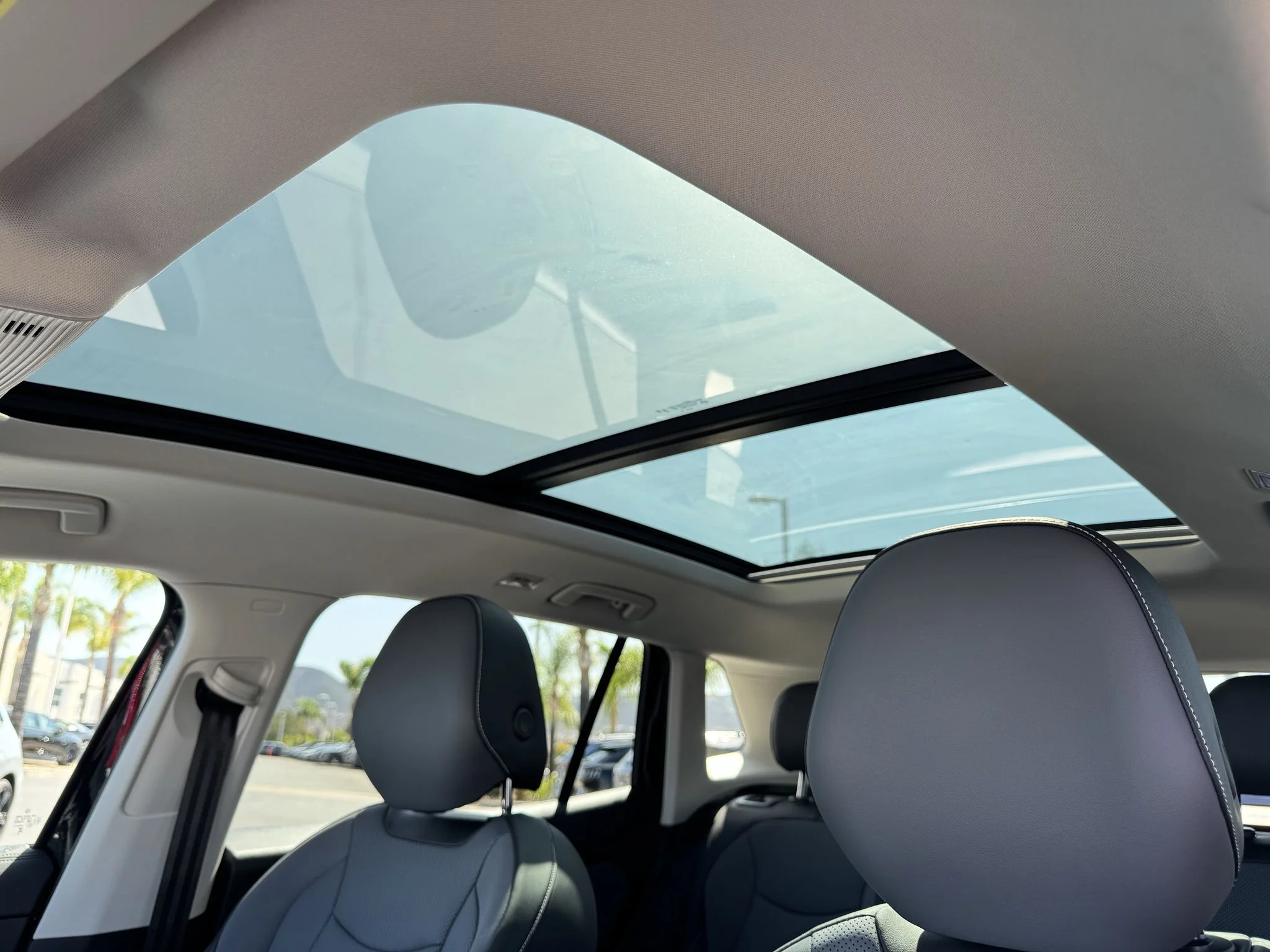 Used 2025 Deep Black Pearl Volkswagen SE w/Sunroof 4Motion image 28