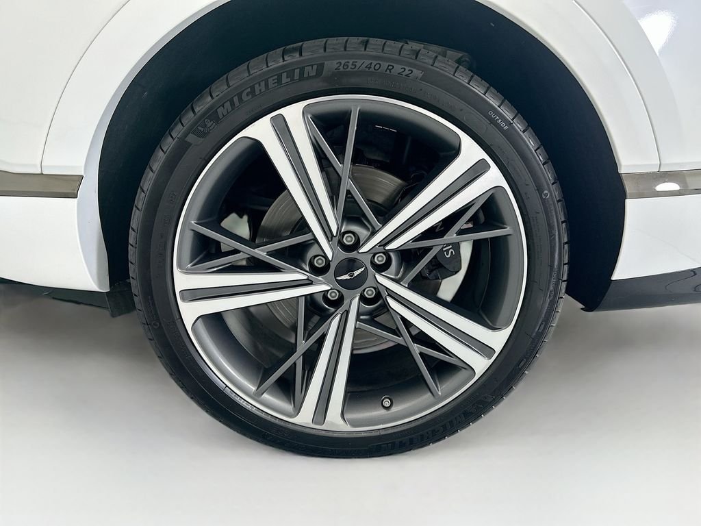Used 2025 White Genesis 3.5T e-SC image 30