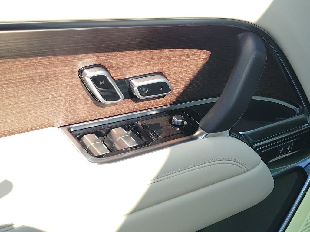 New 2026 Charente Grey LAND ROVER SE image 24
