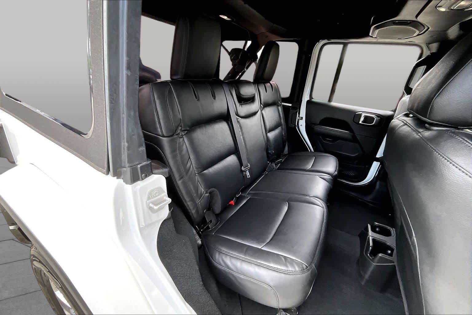 Used 2022 Bright White Clearcoat Jeep Unlimited Sahara image 19