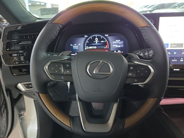New 2026 Eminent White Pearl Lexus PREMIUM PLUS image 14