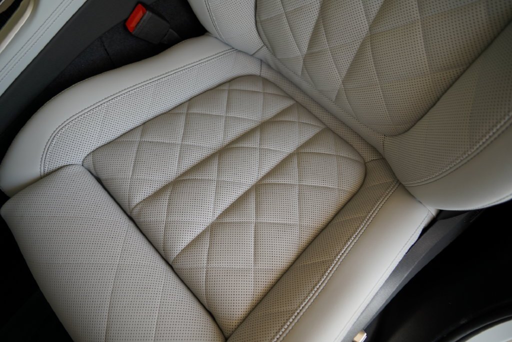 New 2026 Mineral White Metallic BMW xDrive40i image 14