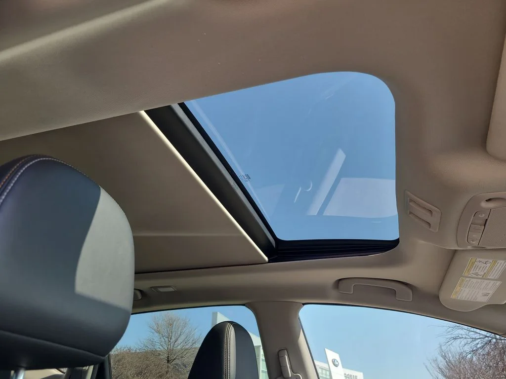 Used 2023 Blue Nissan Platinum image 7