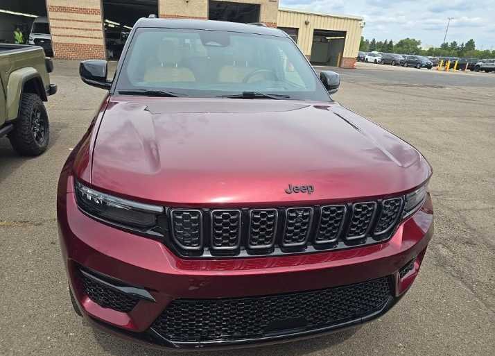 Used 2025 Jeep Grand Cherokee Summit Reserve with VIN 1C4RJHEG8S8747214 for sale in Kansas City