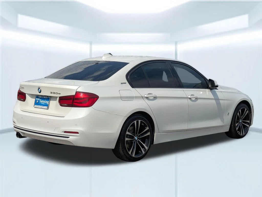 Used 2018 White BMW 330e iPerformance image 5
