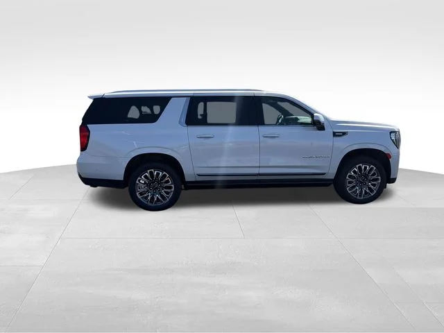 Used 2024 White Frost Tricoat GMC Denali Ultimate image 7