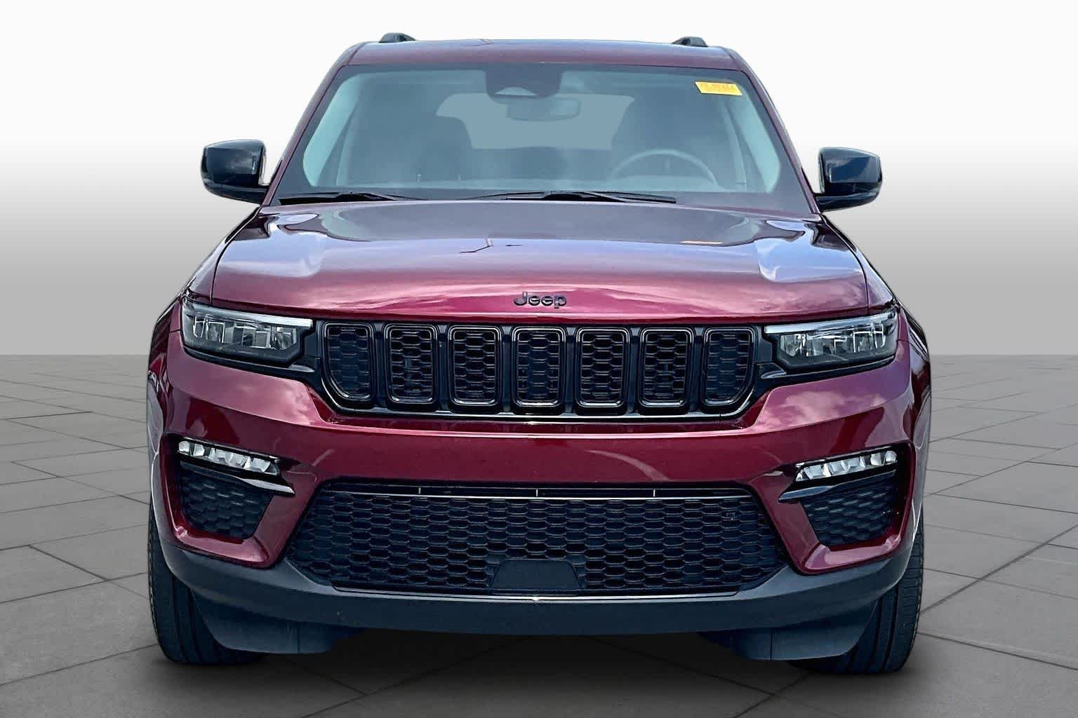 Used 2023 Velvet Red Pearlcoat Jeep Limited image 4