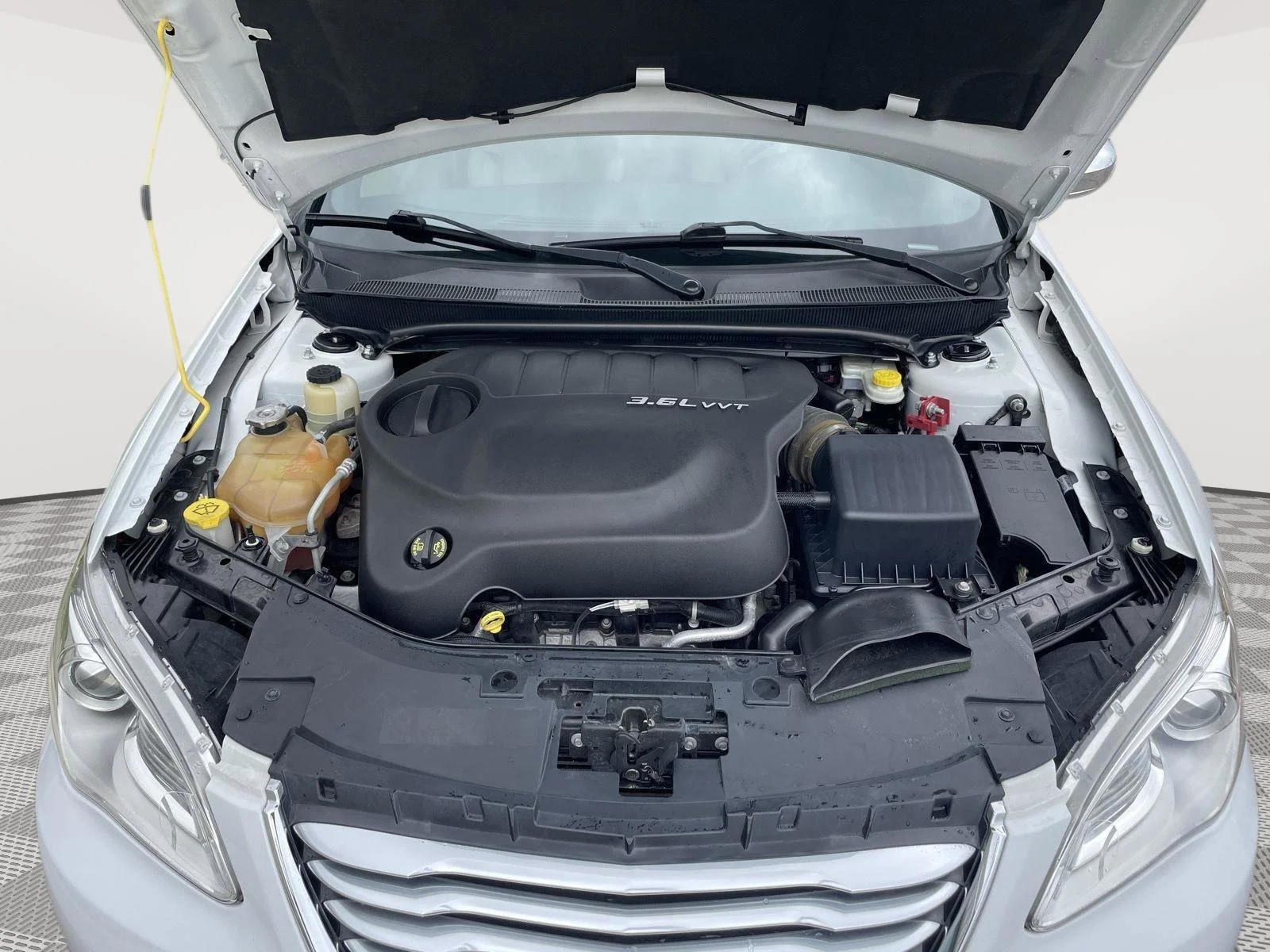 Used 2013 Bright White Chrysler Limited image 8