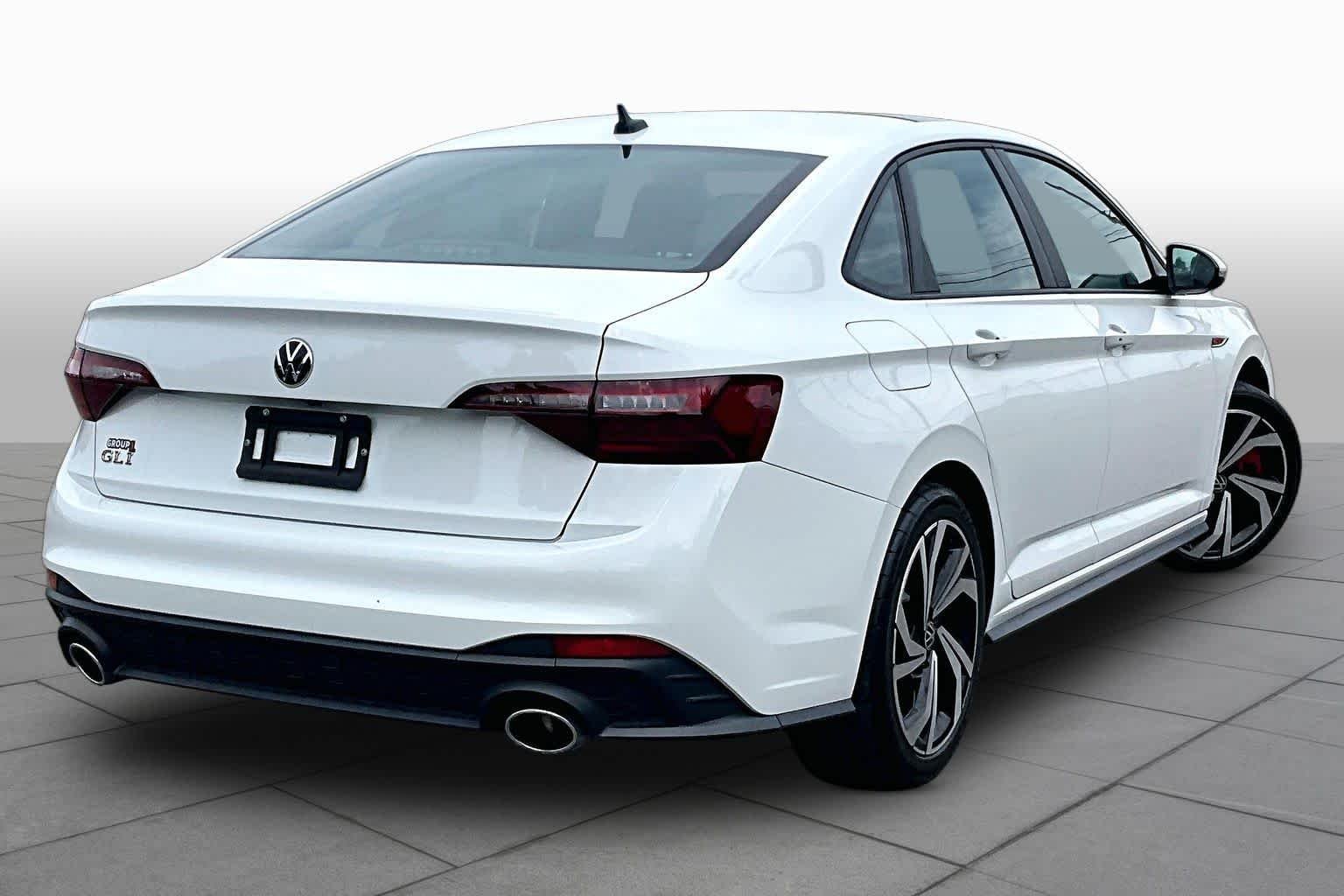 Used 2024 Pure White Volkswagen Autobahn image 13