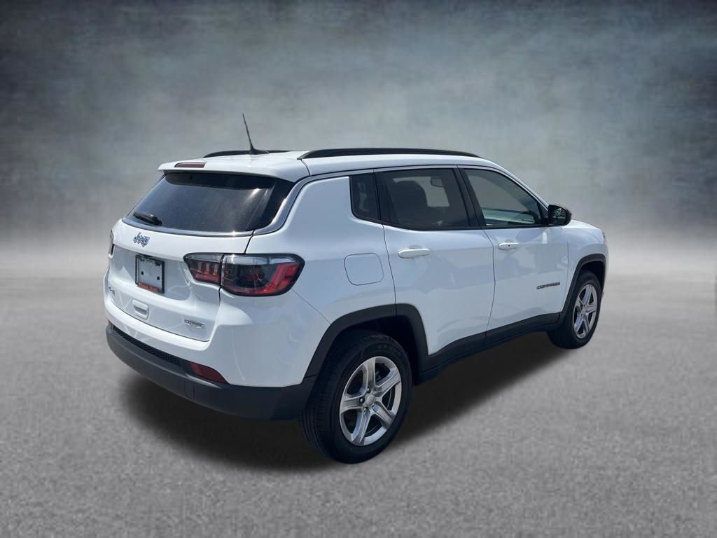 Used 2024 White Jeep Latitude image 5