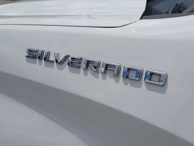 Used 2021 White Chevrolet LT image 9