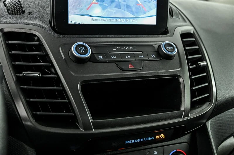 Used 2022 Frozen White Ford XL image 21