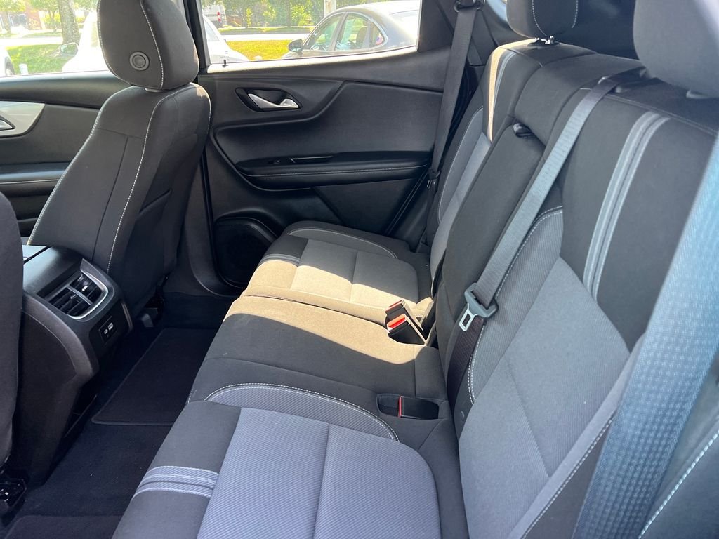 Used 2025 Summit White Chevrolet LT image 17