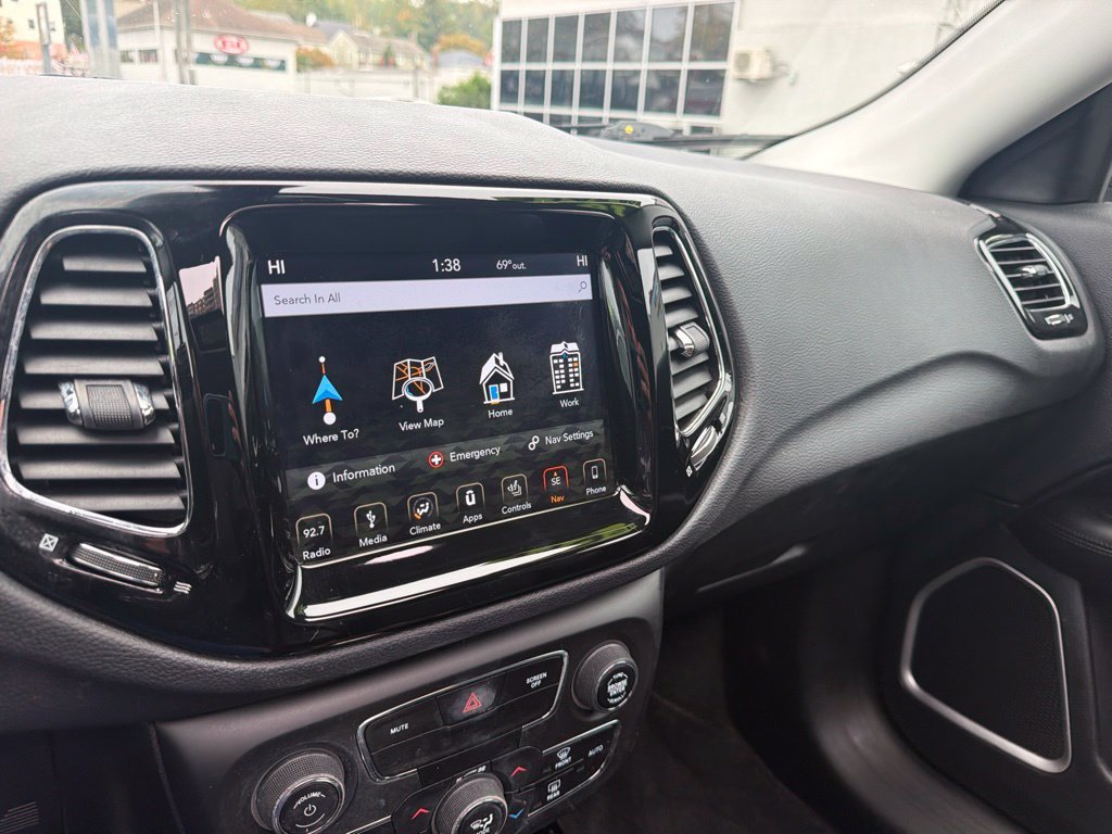 Certified Used 2018 Black Jeep Latitude image 7