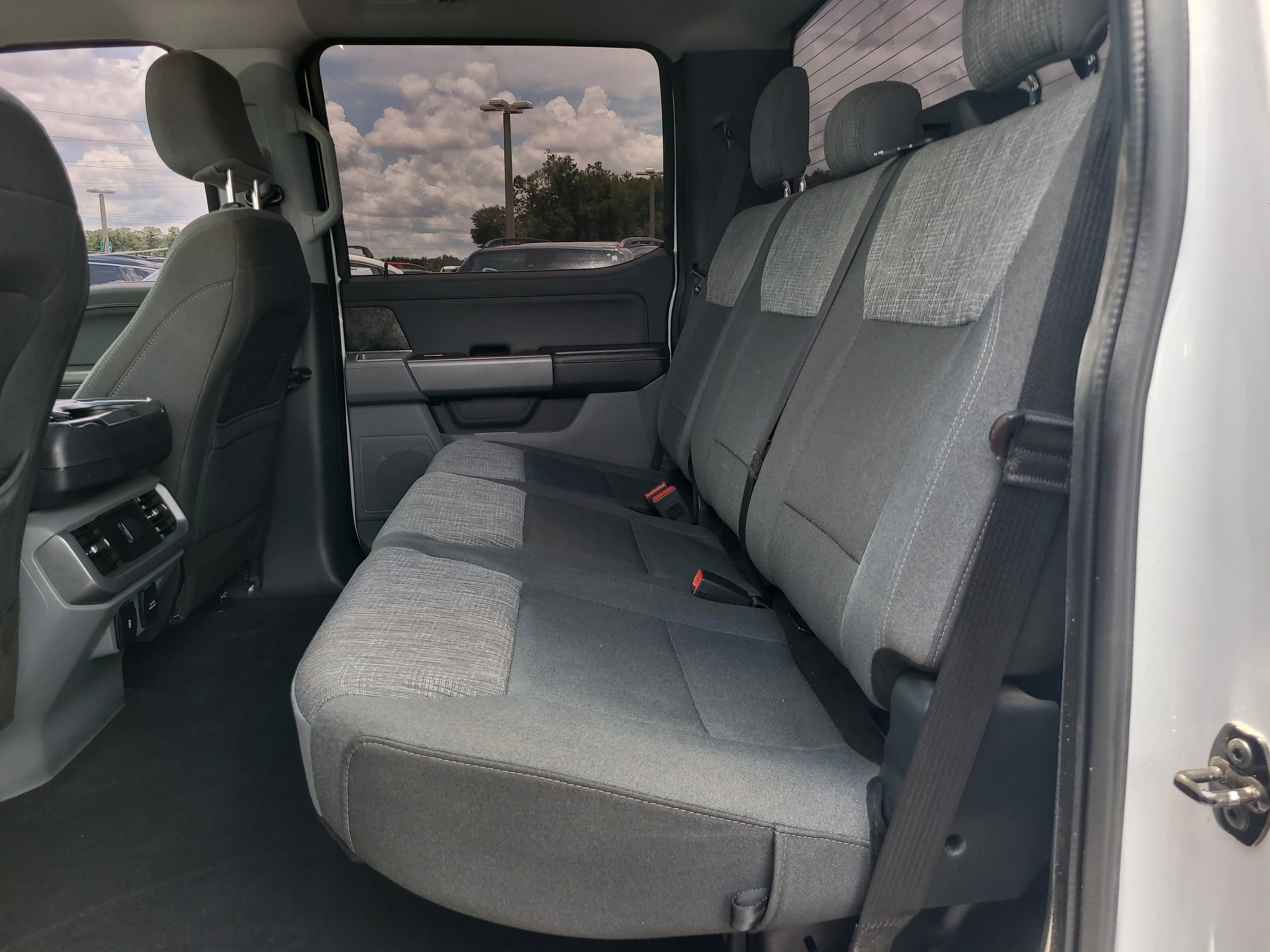 Used 2022 Oxford White Ford XLT image 12