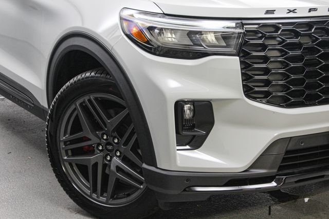 New 2027 Avalanche Gray Ford ST-Line image 2
