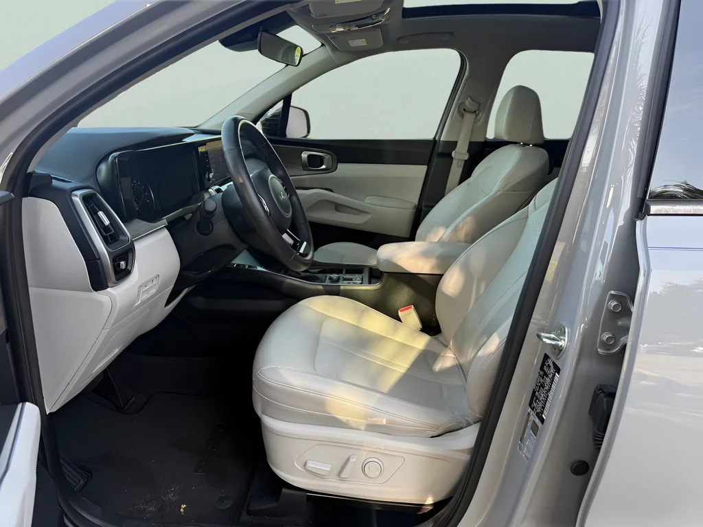 Used 2022 Gray Kia EX image 9