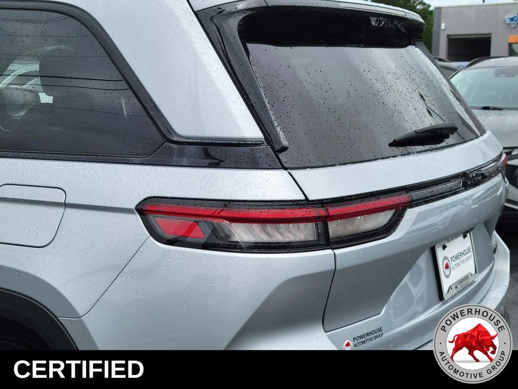 Used 2023 Silver Jeep Limited image 13