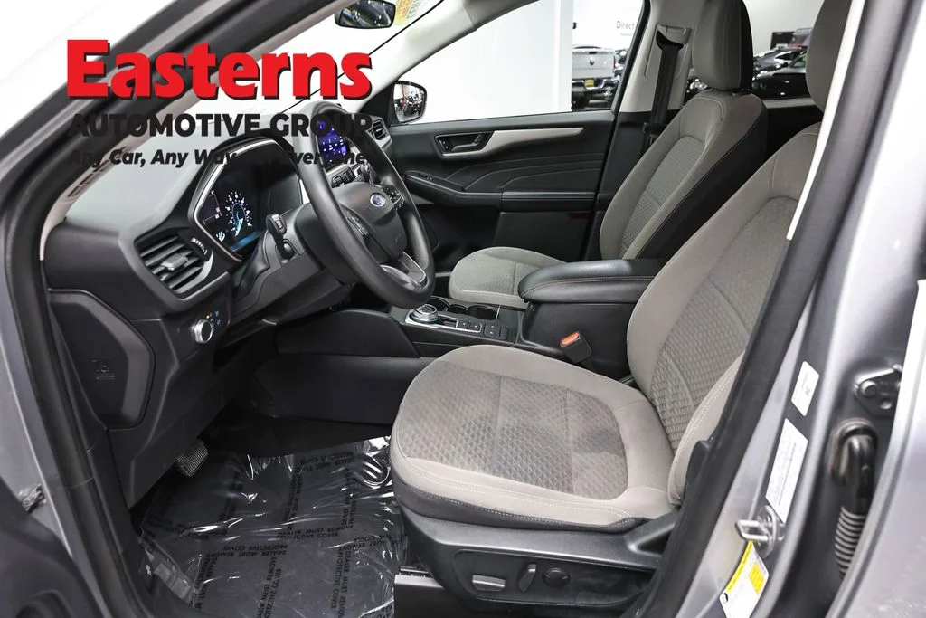 Used 2022 Silver Ford SE image 14