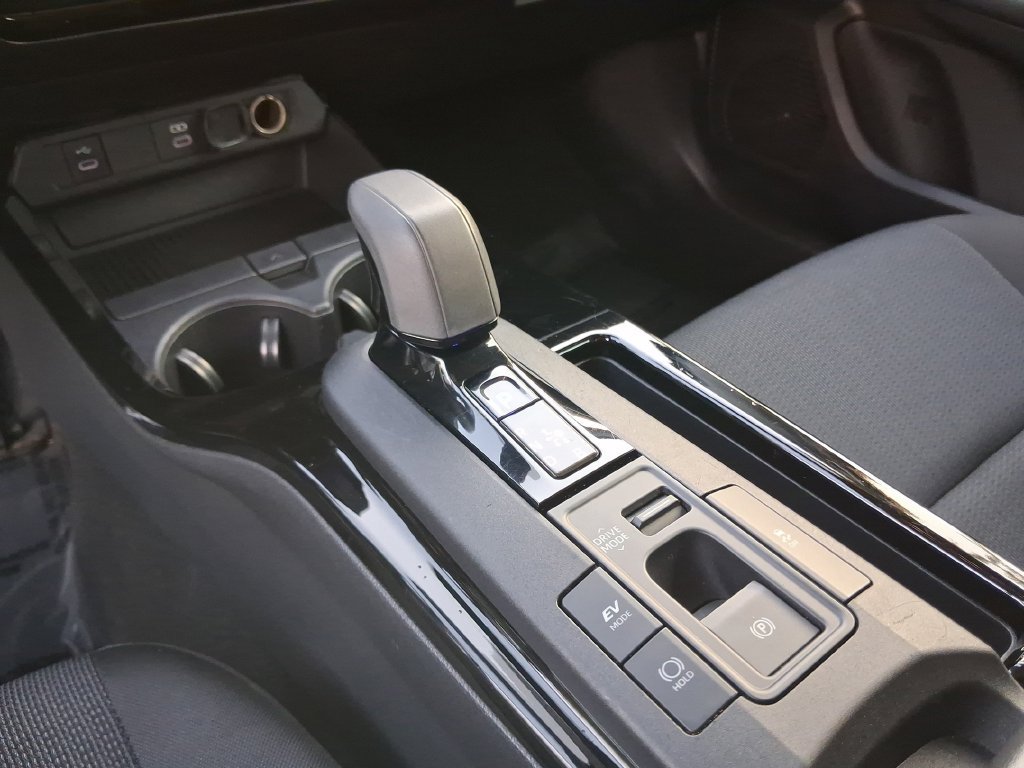Used 2025  Toyota LE image 25