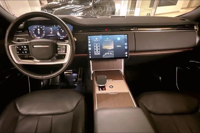Used 2024 Blue Land Rover SE image 17