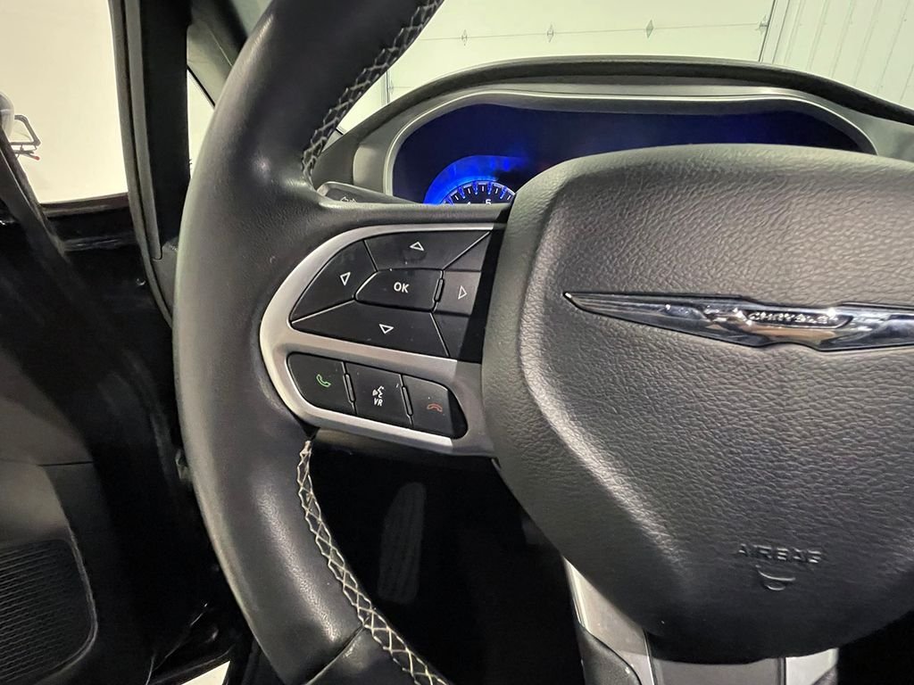 Used 2025 Black Chrysler Select image 35