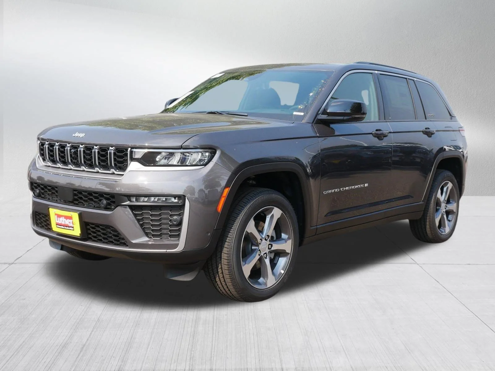 New 2026 Baltic Gray Metallic Clear-Coat Exterior Paint Jeep Limited image 3