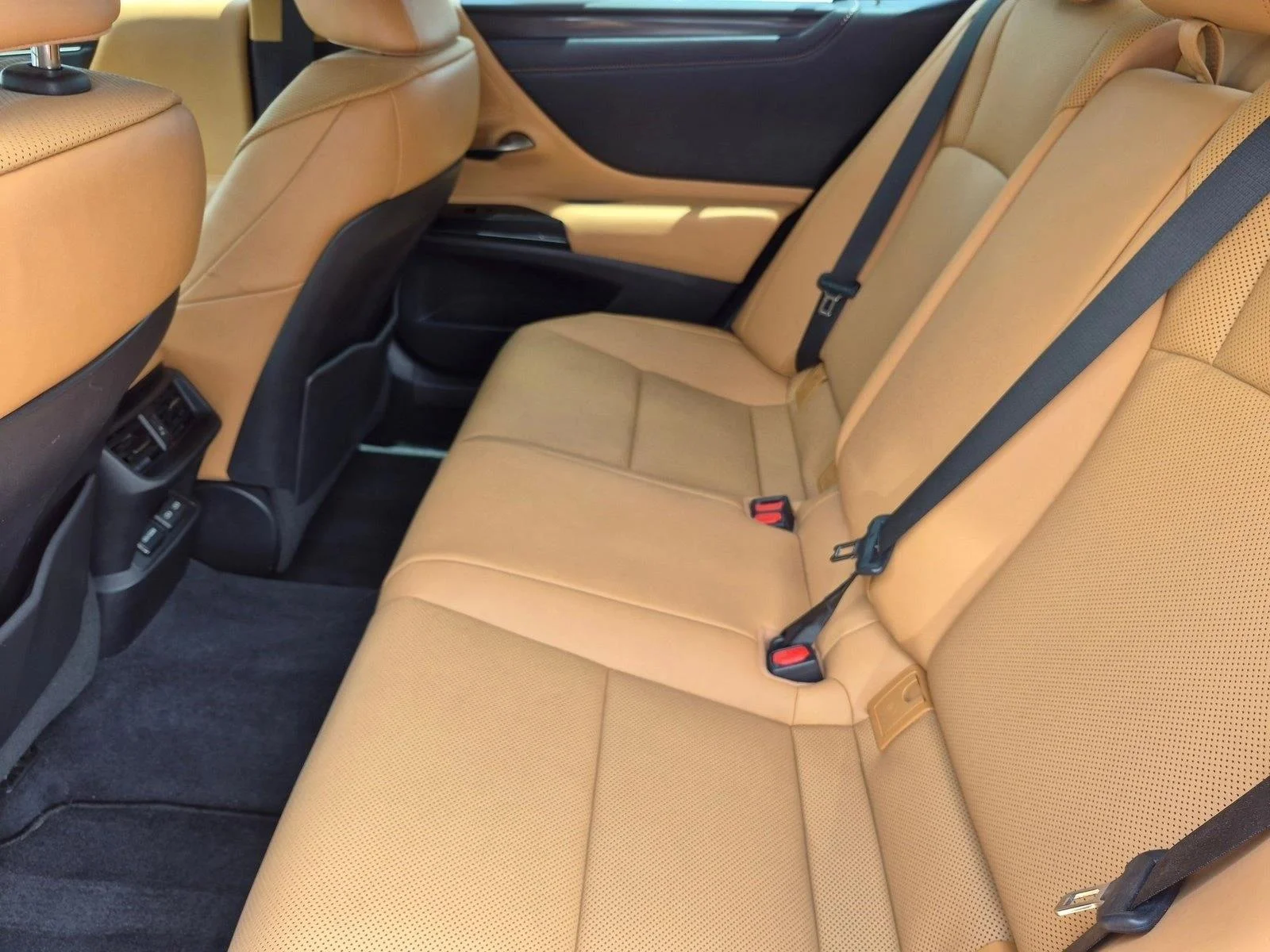 Certified Used 2022 Matador Red Mica Lexus  image 17