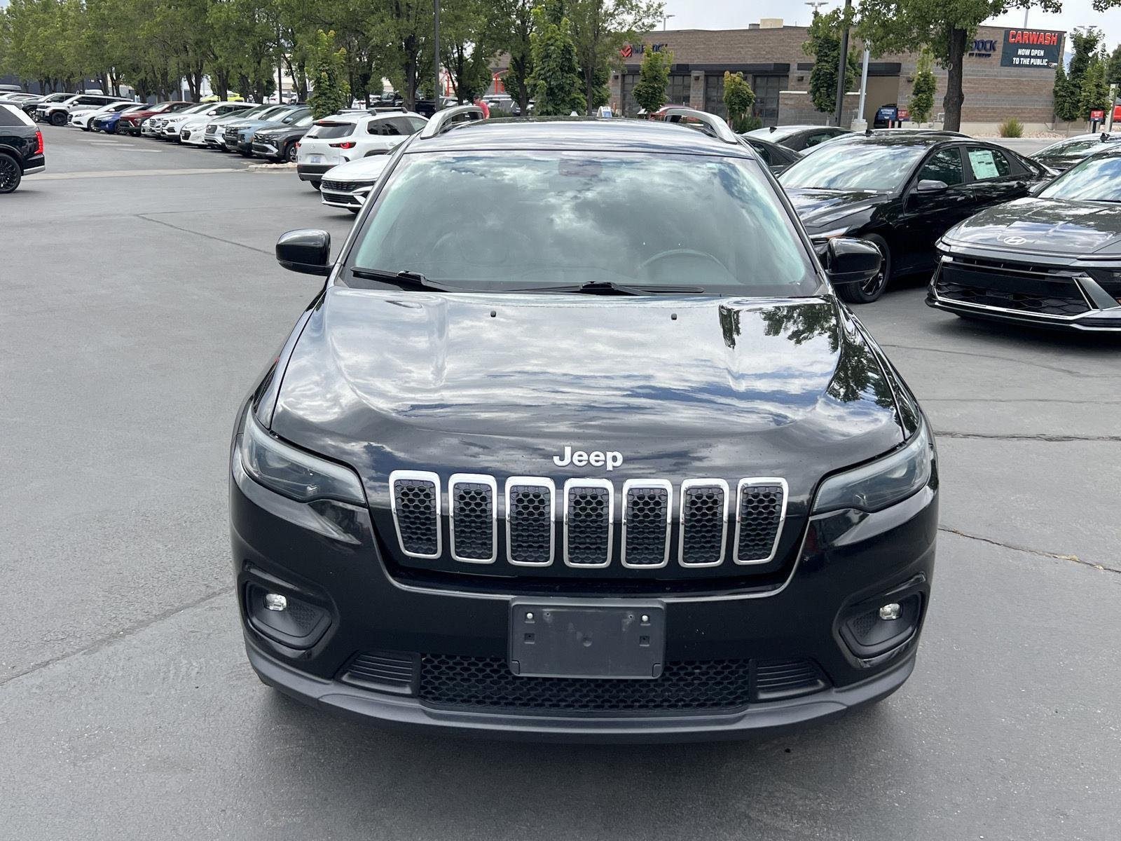 Used 2019 Diamond Black Crystal Pearlcoat Jeep Latitude Plus image 3