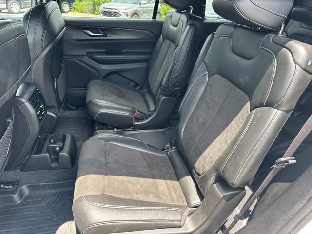 Used 2023 White Jeep Altitude image 19