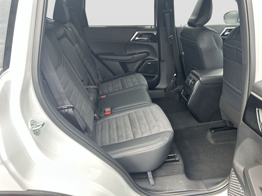 New 2026 WHT DIAMOND Mitsubishi SE image 15