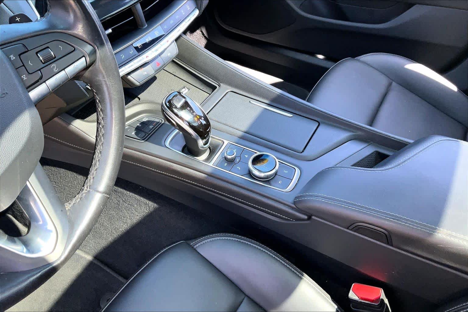 Used 2022 Crystal White Tricoat Cadillac Luxury image 15