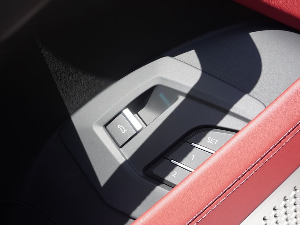 Used 2022 Black Lamborghini Base image 59