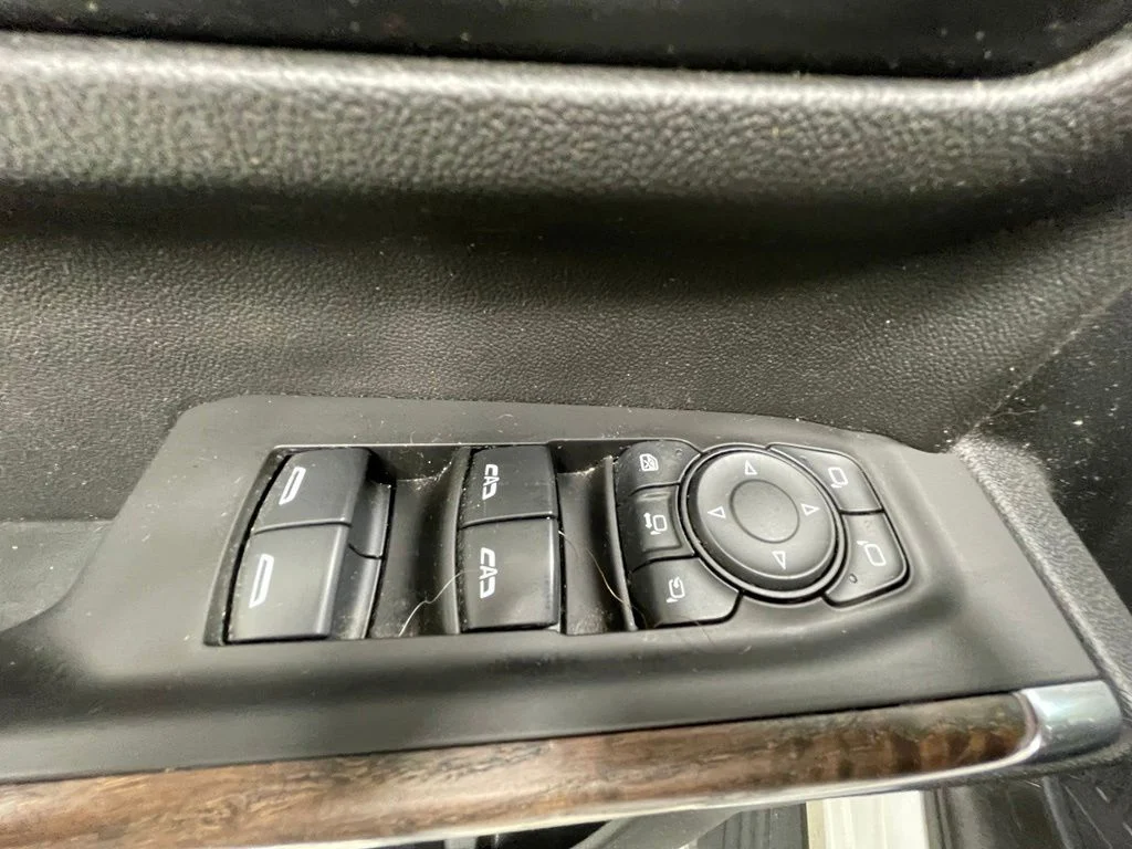 Used 2021 White GMC Denali image 18