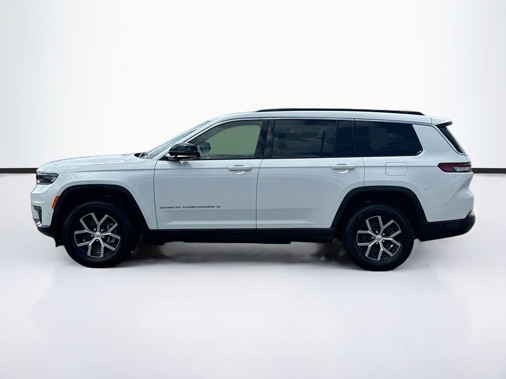 Used 2025 White Jeep Limited image 4