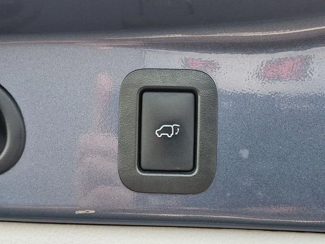 Used 2016 Blue Toyota XLE V6 image 29