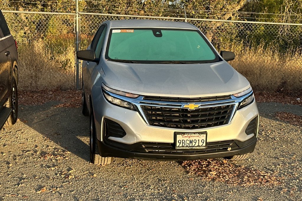 Used 2022 Silver Chevrolet LS image 3