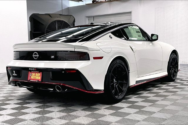 New 2027 Pearl White TriCoat/ Super Black Two Tone Nissan NISMO image 18