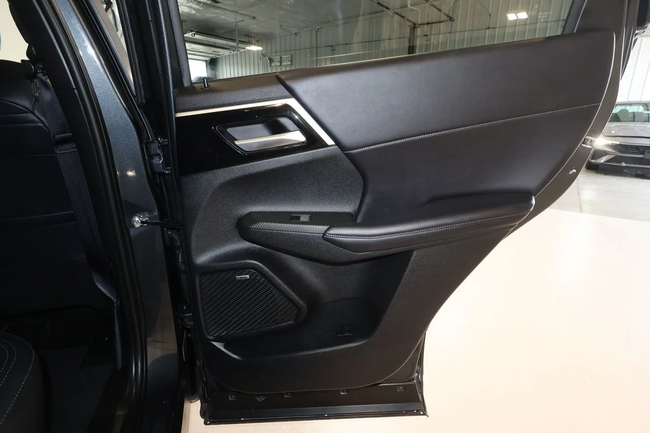Used 2025 Gray Mitsubishi SE image 20