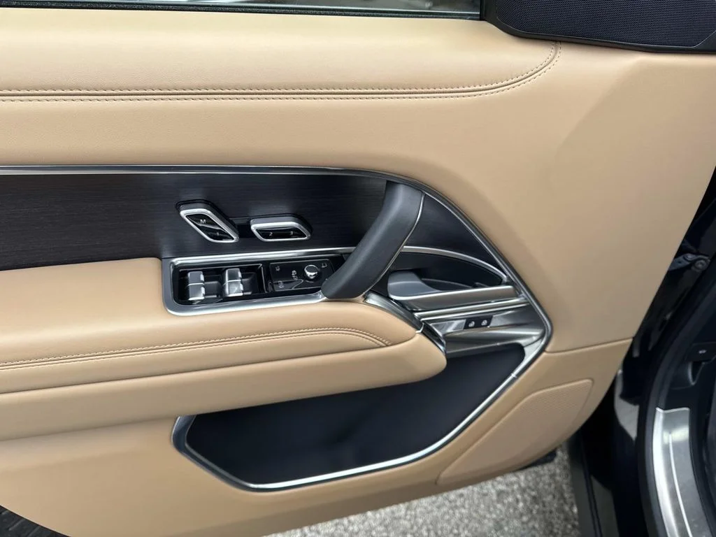 2025 Land Rover Range Rover SE - Photo 18